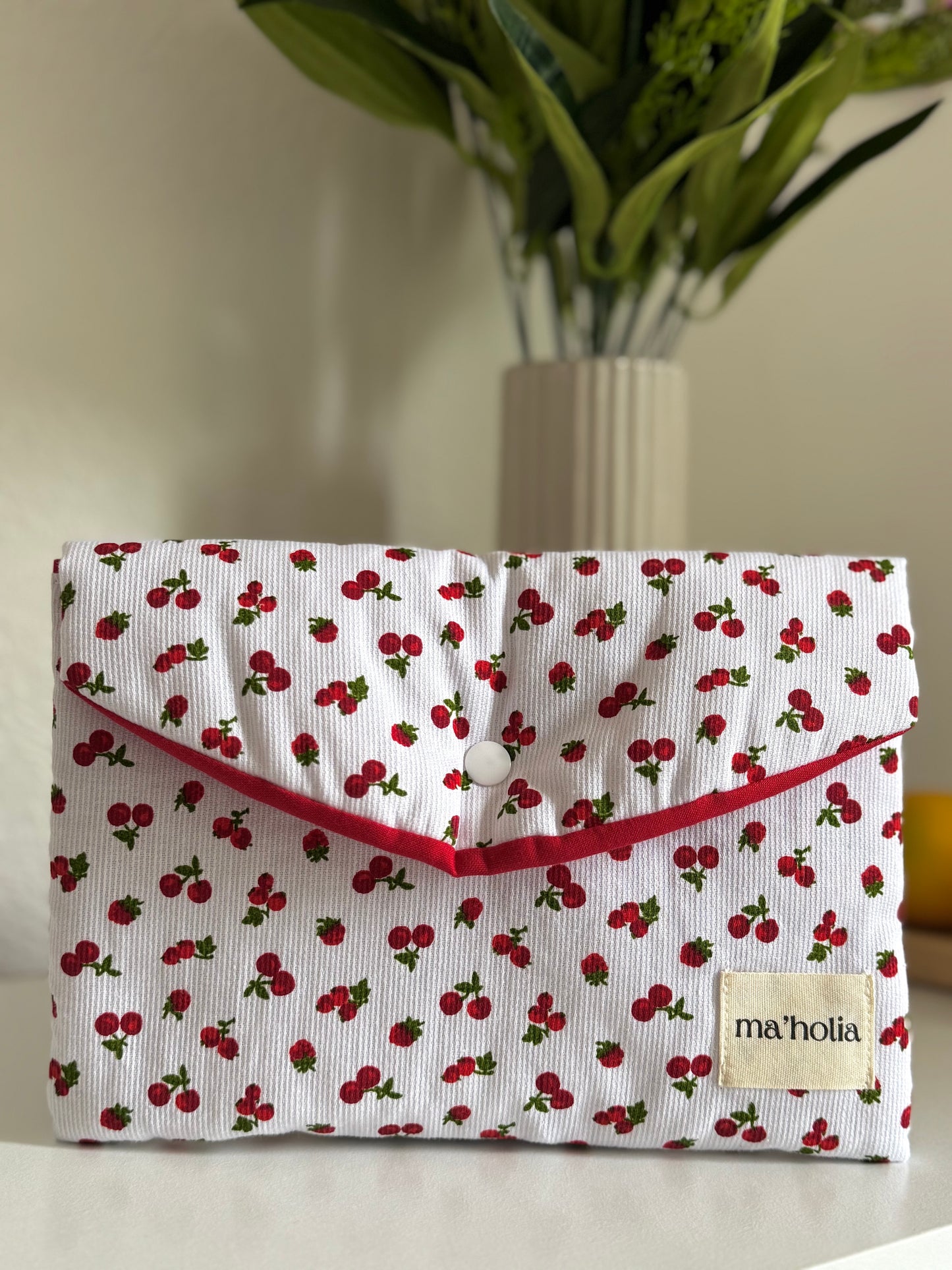 Pochette avec rabat Cerise | Petit format IMPARFAIT