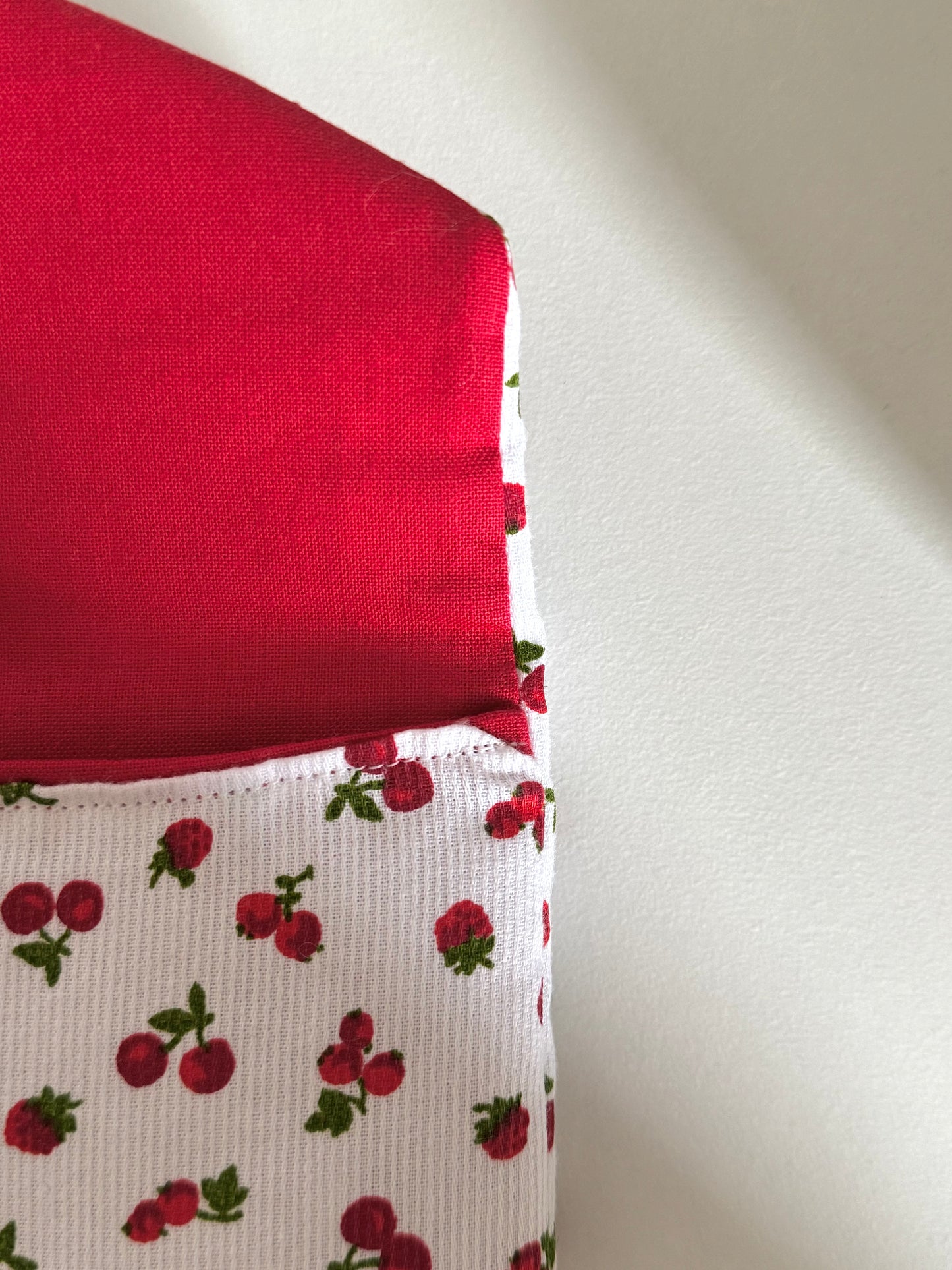 Pochette avec rabat Cerise | Petit format IMPARFAIT